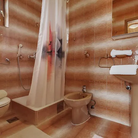 And Mila 마카르스카