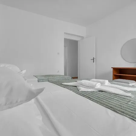 And Mila 마카르스카